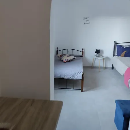 Walking Street Hotel Fira (Santorini)